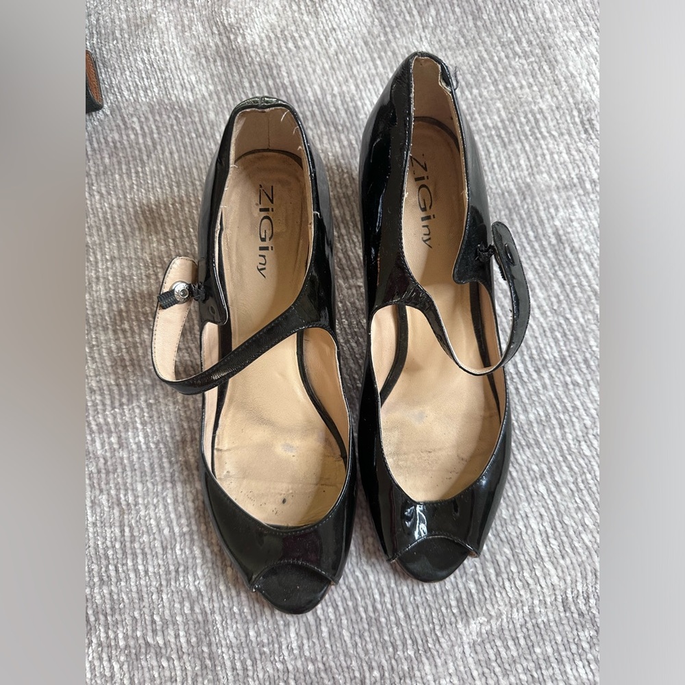 ZiGiny Black Patent Mary Jane Patent Leather Kitten Heels